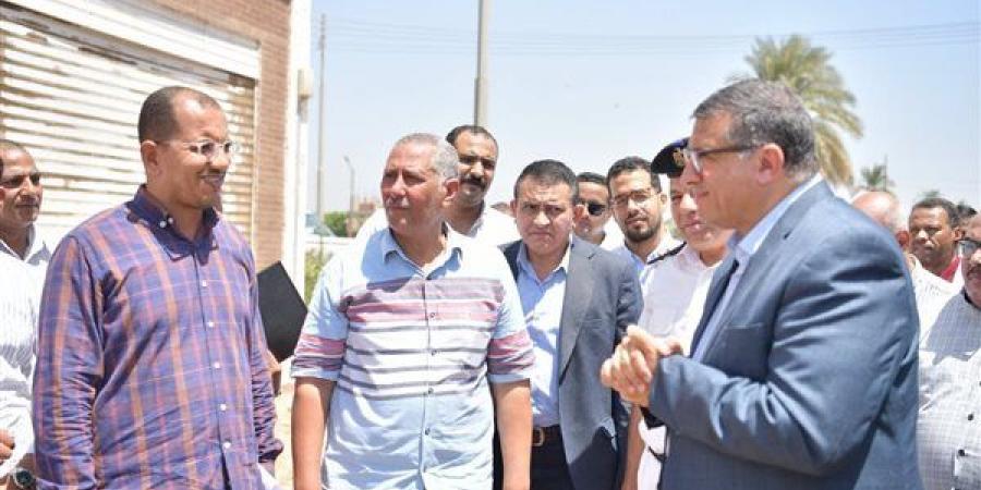 محافظ قنا يشدد على سرعة إنهاء كوبري أعلى مزلقان أبوتشت (فيديو)