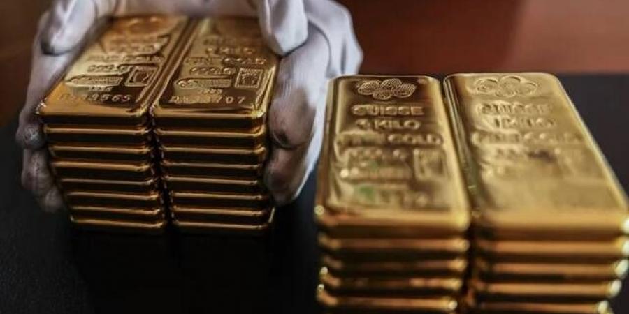 الذهب يهبط 2% لأدنى مستوياته منذ أسبوعين مع ارتفاع السندات