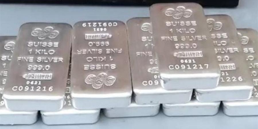 ضربة جديدة لسوق الفضة، الأسعار تتراجع بختام تعاملات اليوم
