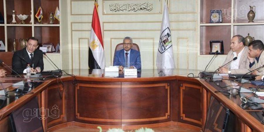 محافظ بني سويف يبحث الاستعدادات النهائية لاستقبال العام الدراسي الجديد