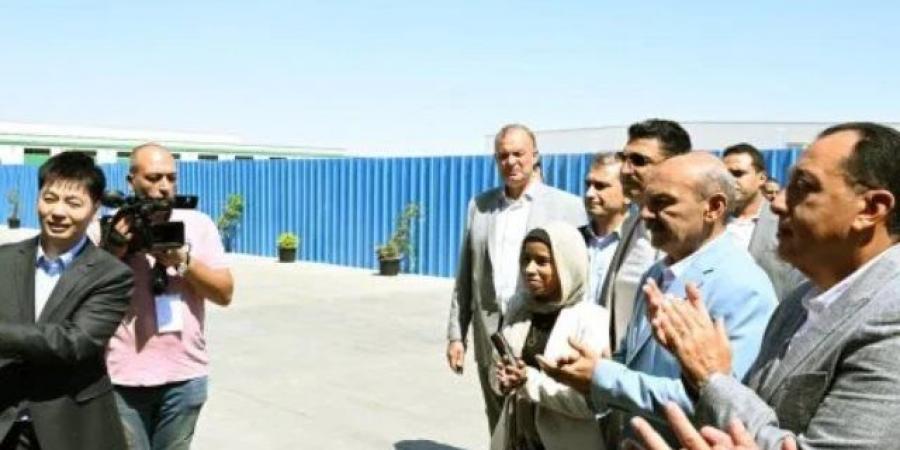 أف تكس الدولية المحدودة.. رئيس الوزراء يفتتح مصنعا لإنتاج خيوط البوليستر باستثمارات 10 ملايين دولار