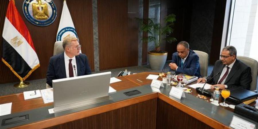 البترول: 12 كشفا جديدا و77 ألف برميل يوميا إنتاج "العامة للبترول"