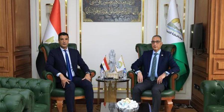 وزير الصناعة ومحافظ الجيزة يبحثان تقنين أوضاع المستثمرين بجرزا وعرب أبو ساعد