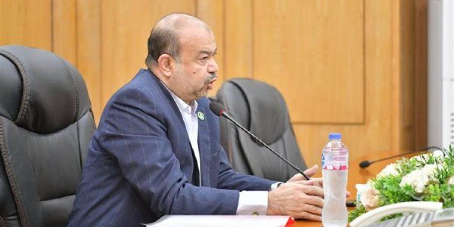 محافظ قنا يوجه بتسريع وتيرة العمل في ملف تقنين أراضي الدولة ومحاسبة المقصرين