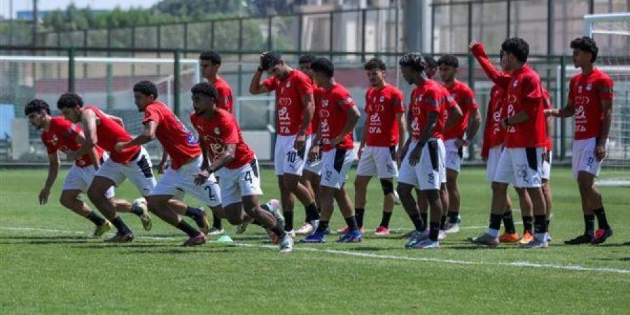 منتخب الشباب يواصل تدريباته ووائل رياض يشيد بروح اللاعبين (صور)